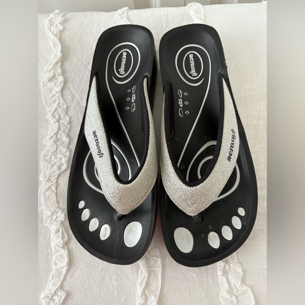 Aerosoft Silver Flip Flops size 40